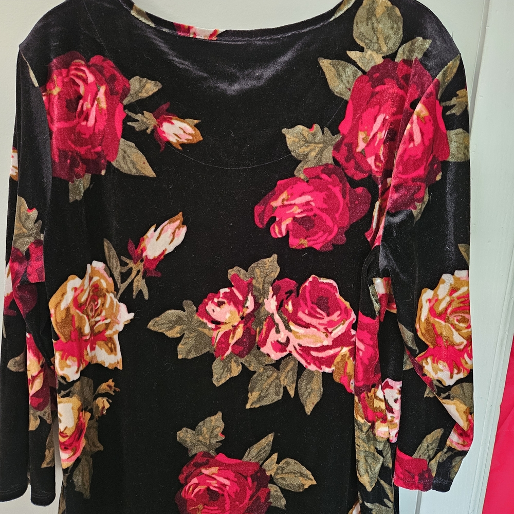 White Stag Floral Velvet Top, Red Roses SOFT, LUSH, & SILKY